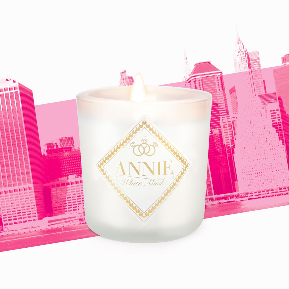 annie white musk candle with background